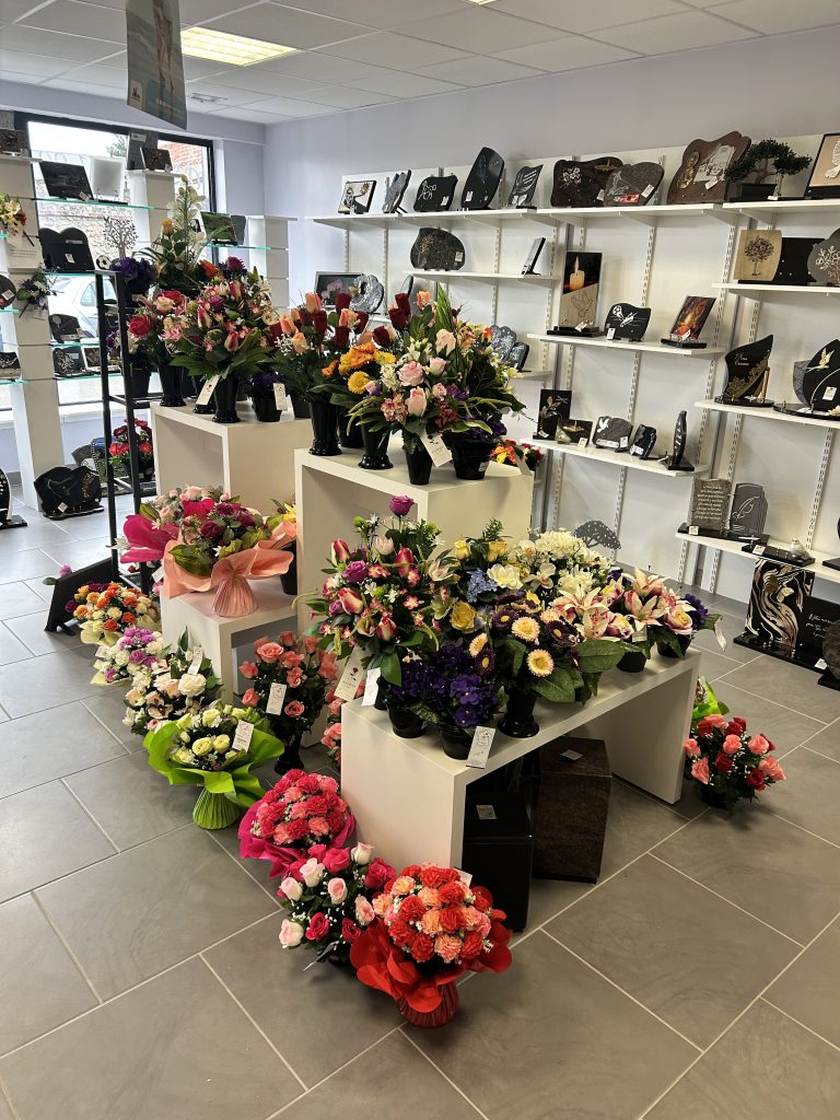 Le fleurissement régulier de l’emplacement